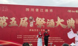 今天有没有在西山公园耍的？上面搞活动热闹哦~