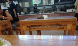 谁的东西掉了？今中午在我这吃饭的，留言找我