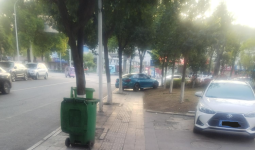 请规范停车！枫景台这里车辆乱停，这不是你家客厅！